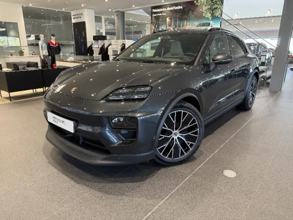 PORSCHE MACAN 4