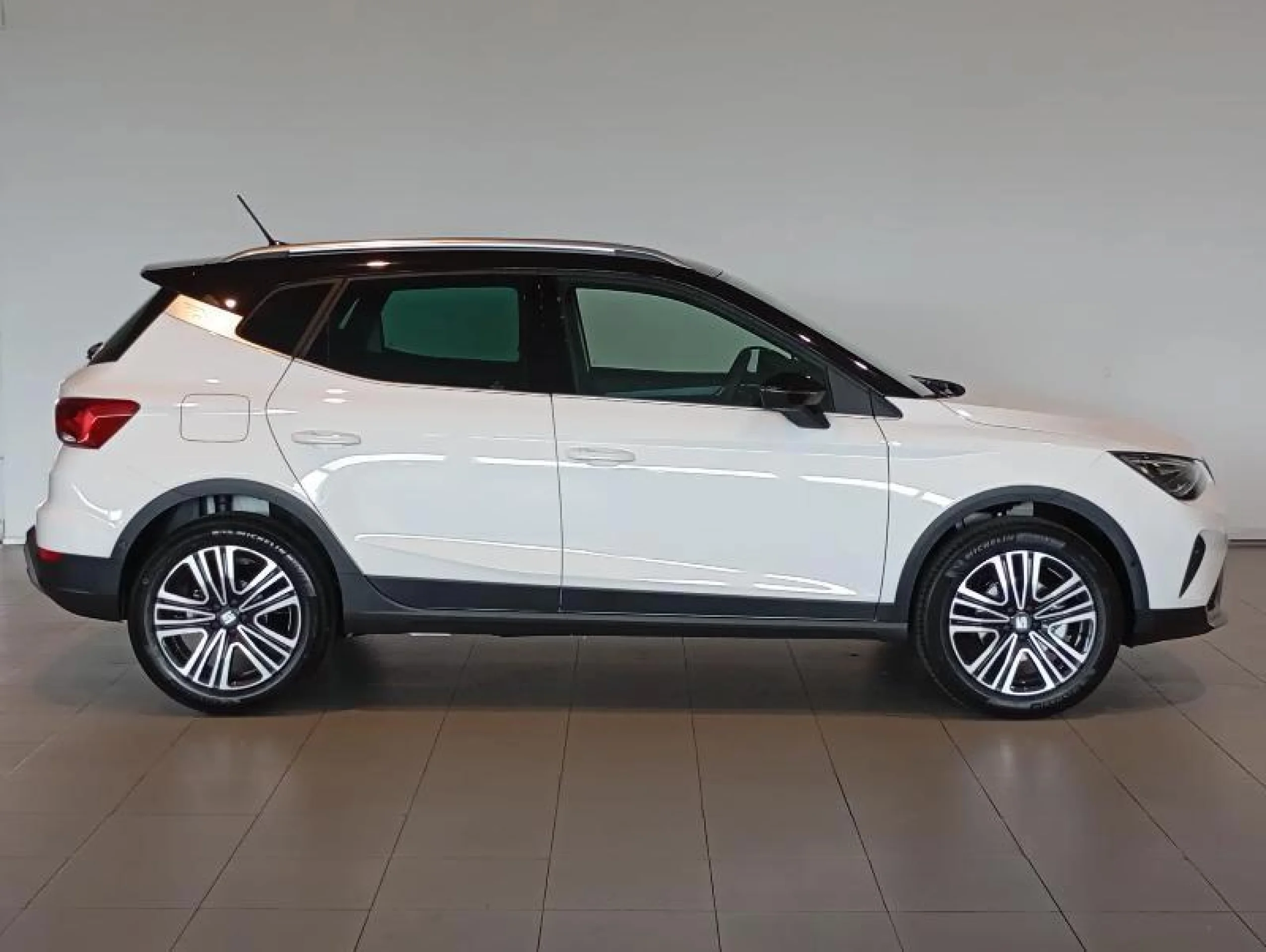 SEAT ARONA 1.0 TSI 81KW (110CV) FR - Foto 1