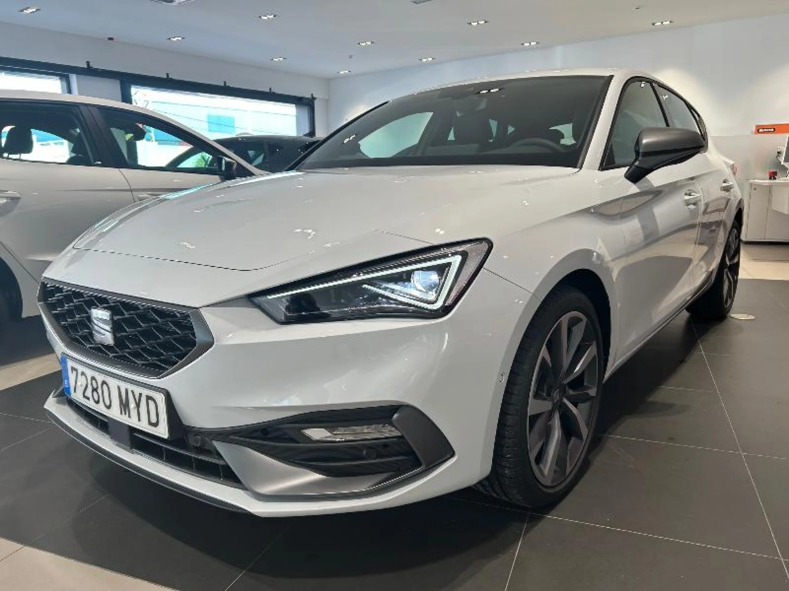 SEAT LEON 2.0 TDI 110KW DSG 7 S&S FR XXL - Foto 1